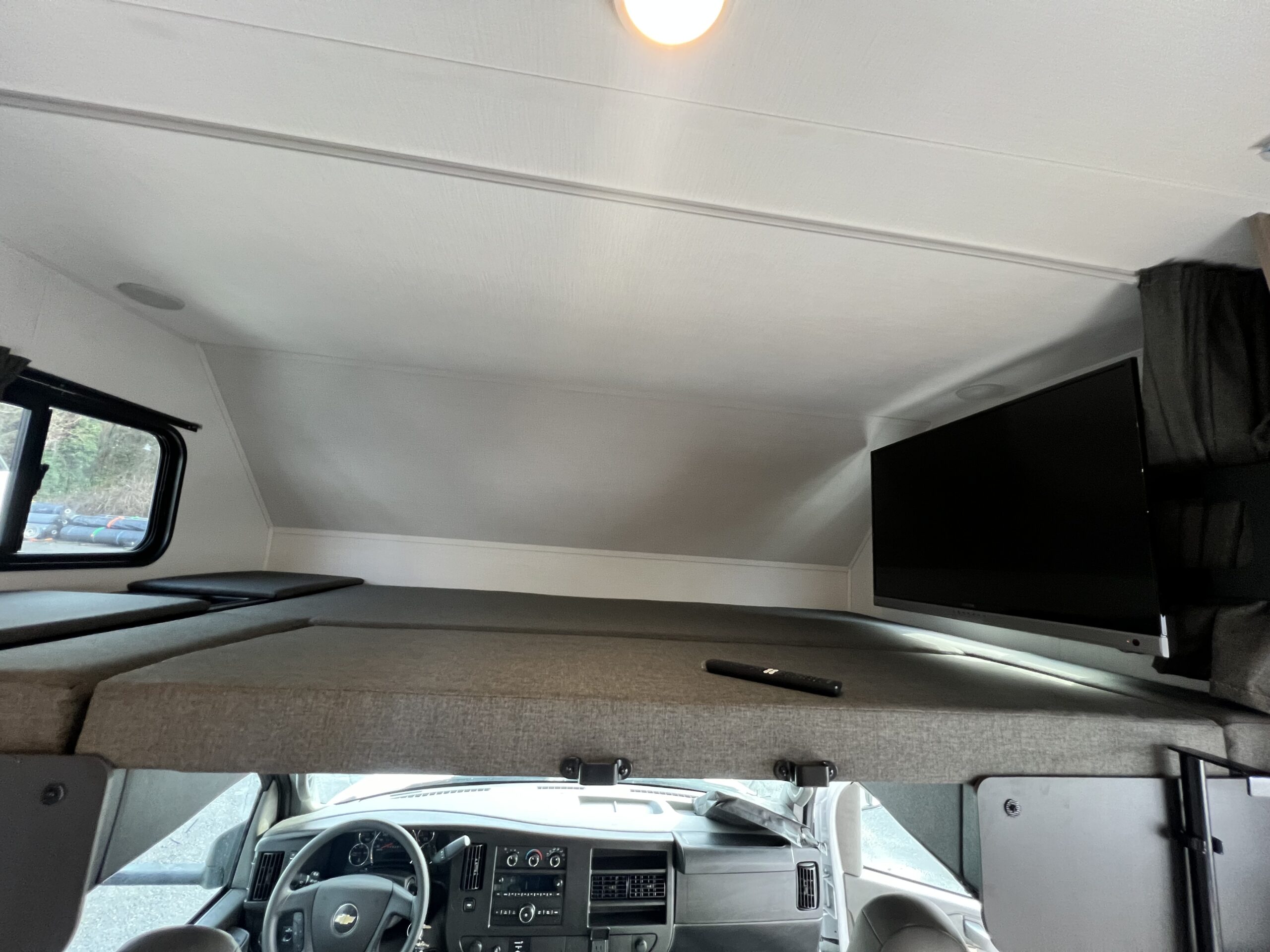 Forest River Sunseeker 2250 ( Bedroom slide) 24′ 2F - Image 16