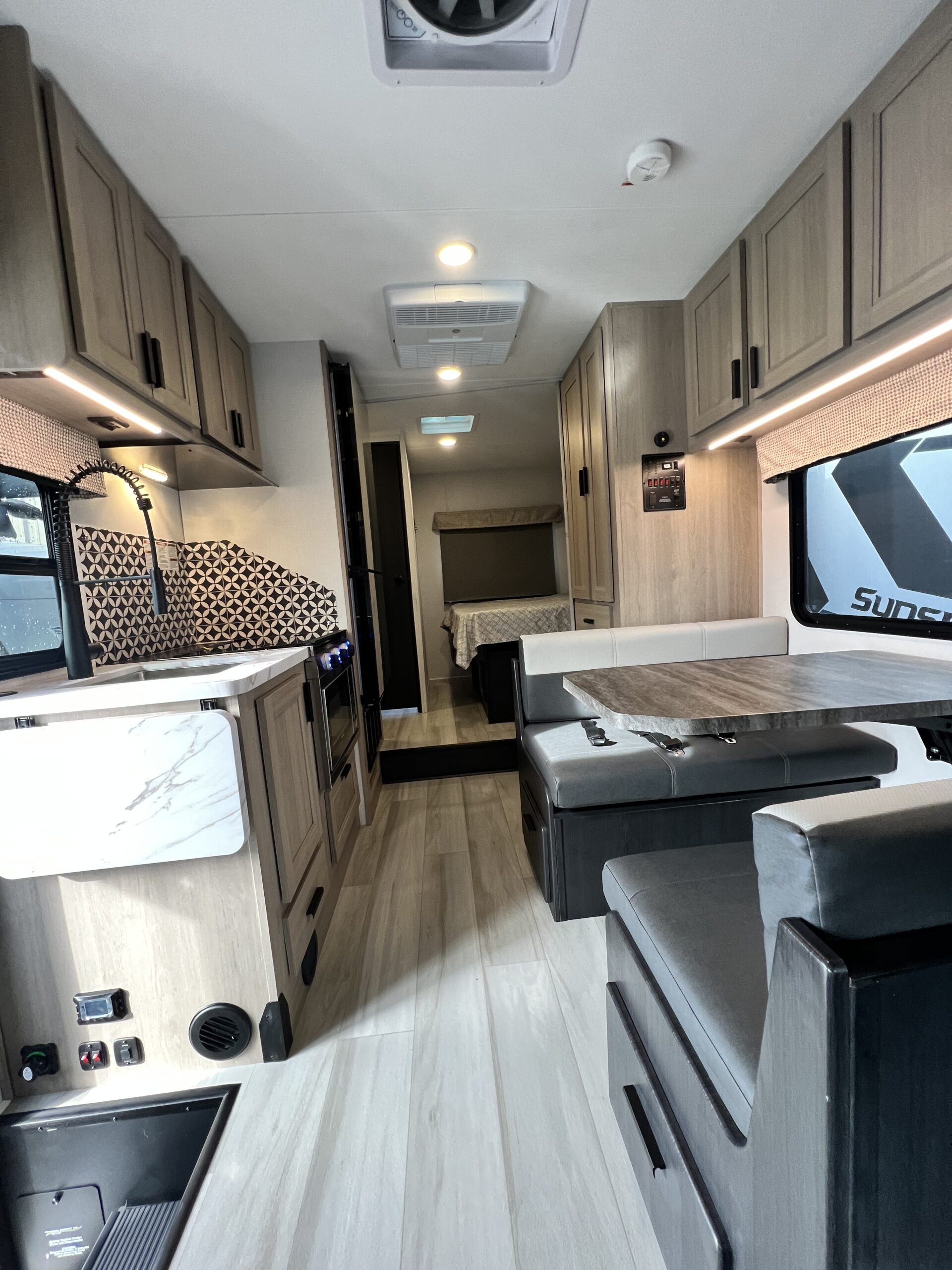 Forest River Sunseeker 2250 ( Bedroom slide) 24′ 2F - Image 14