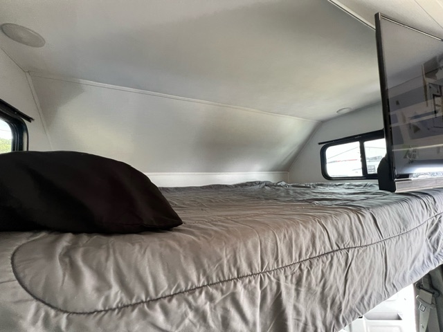 Forest River Sunseeker 2250 ( Bedroom slide) 24′ 2F - Image 5