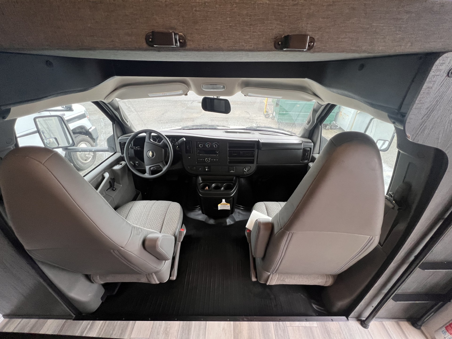Forest River Sunseeker 2250 ( Bedroom slide) 24′ 2F - Image 3