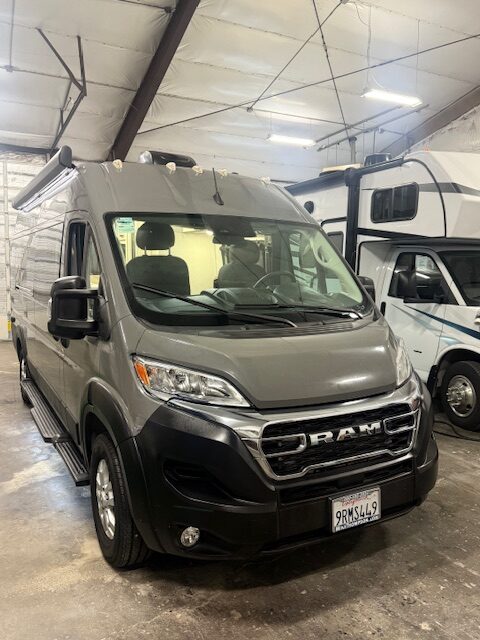 Ram Promaster 3500 Dazzle 21' 1V