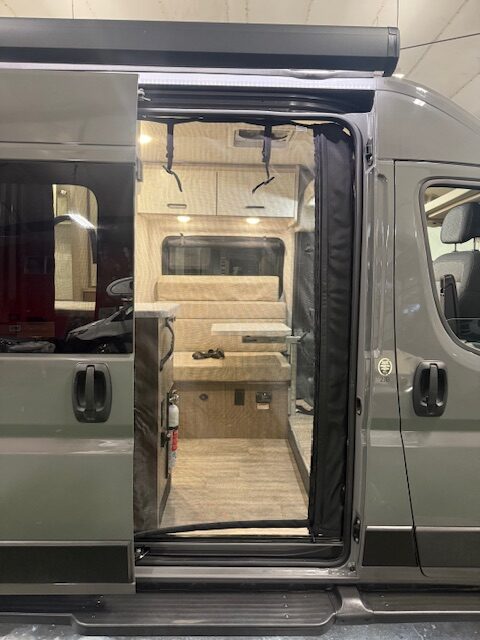 Ram Promaster 3500 Dazzle 21' 1V - Image 11
