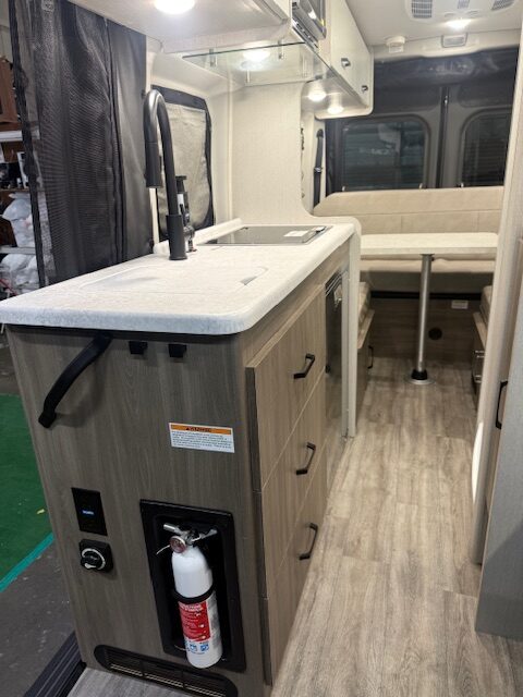 Ram Promaster 3500 Dazzle 21' 1V - Image 3