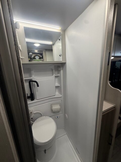 Ram Promaster 3500 Dazzle 21' 1V - Image 9