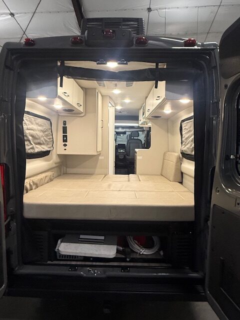 Ram Promaster 3500 Dazzle 21' 1V - Image 2