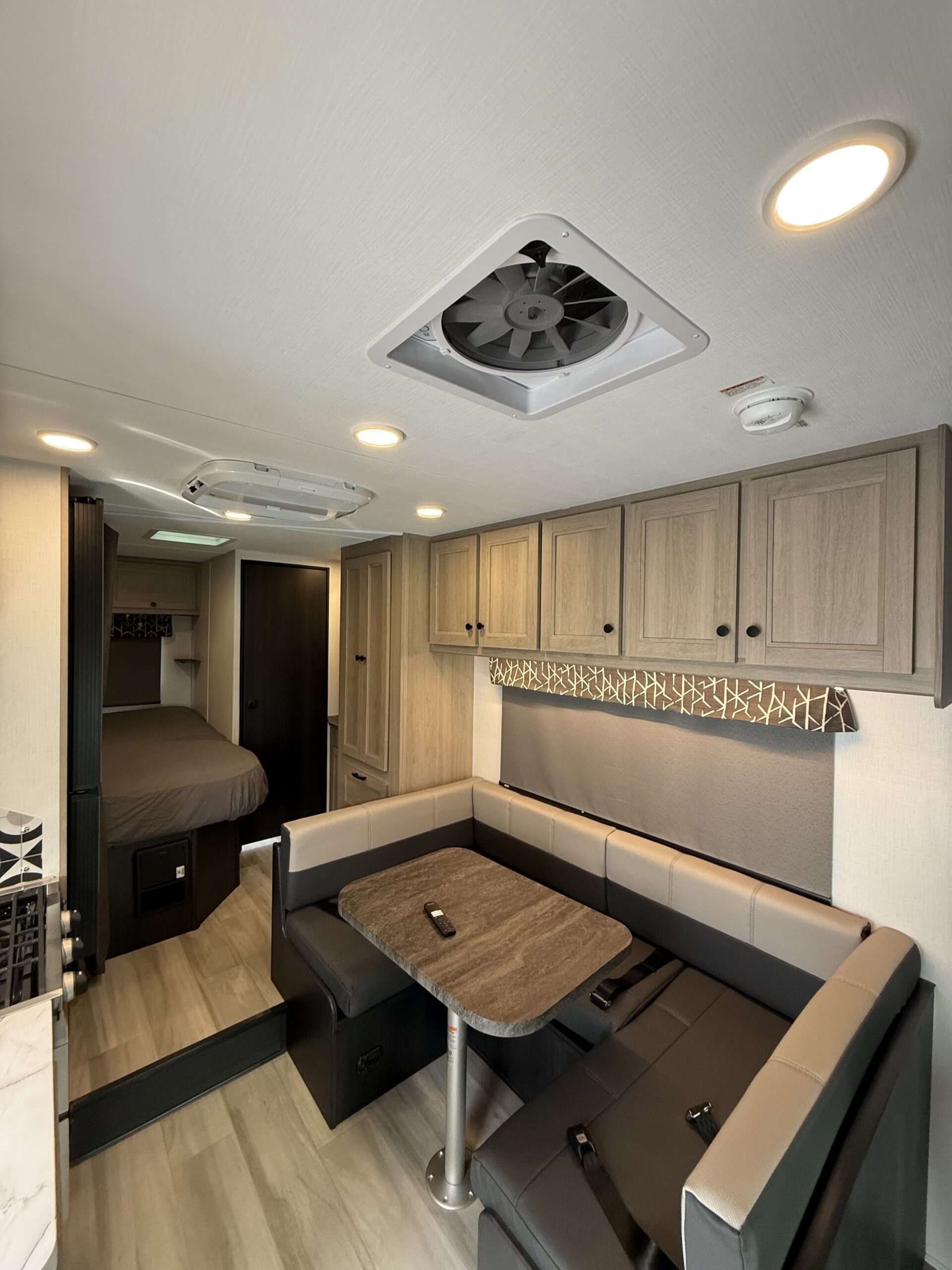 Sunseeker 2350 24' 15S - Image 12