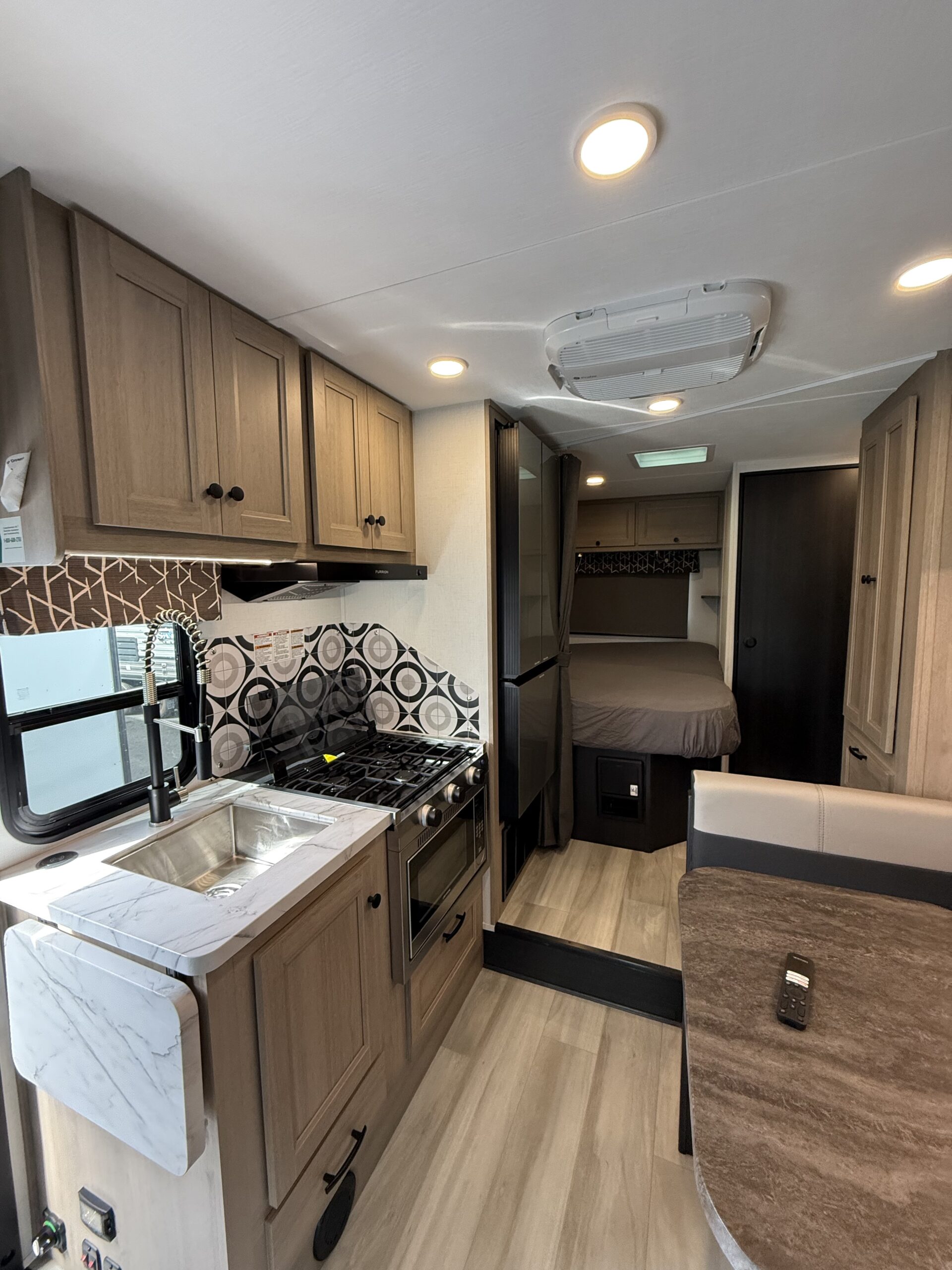 Sunseeker 2350 24' 15S - Image 10