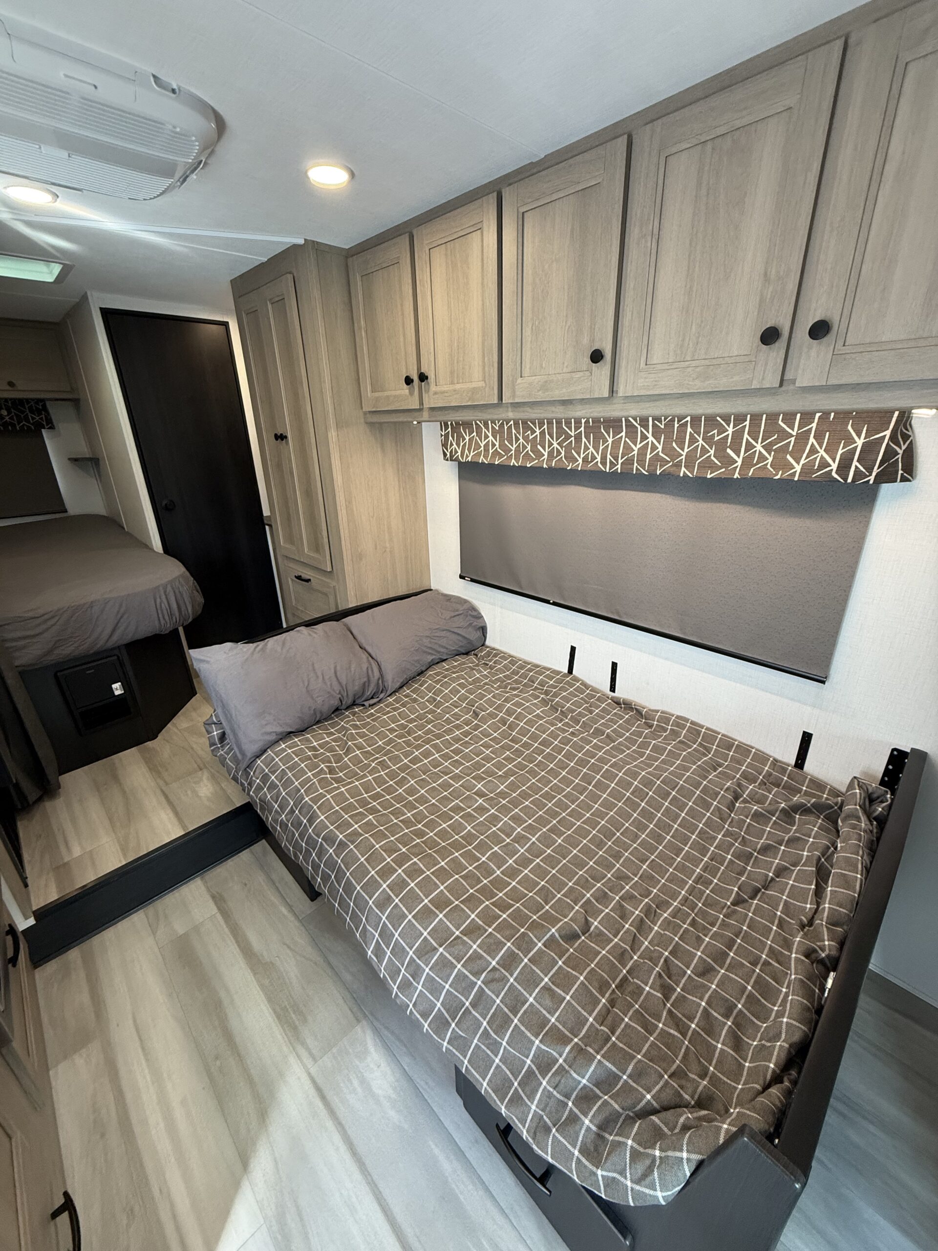 Sunseeker 2350 24' 15S - Image 9