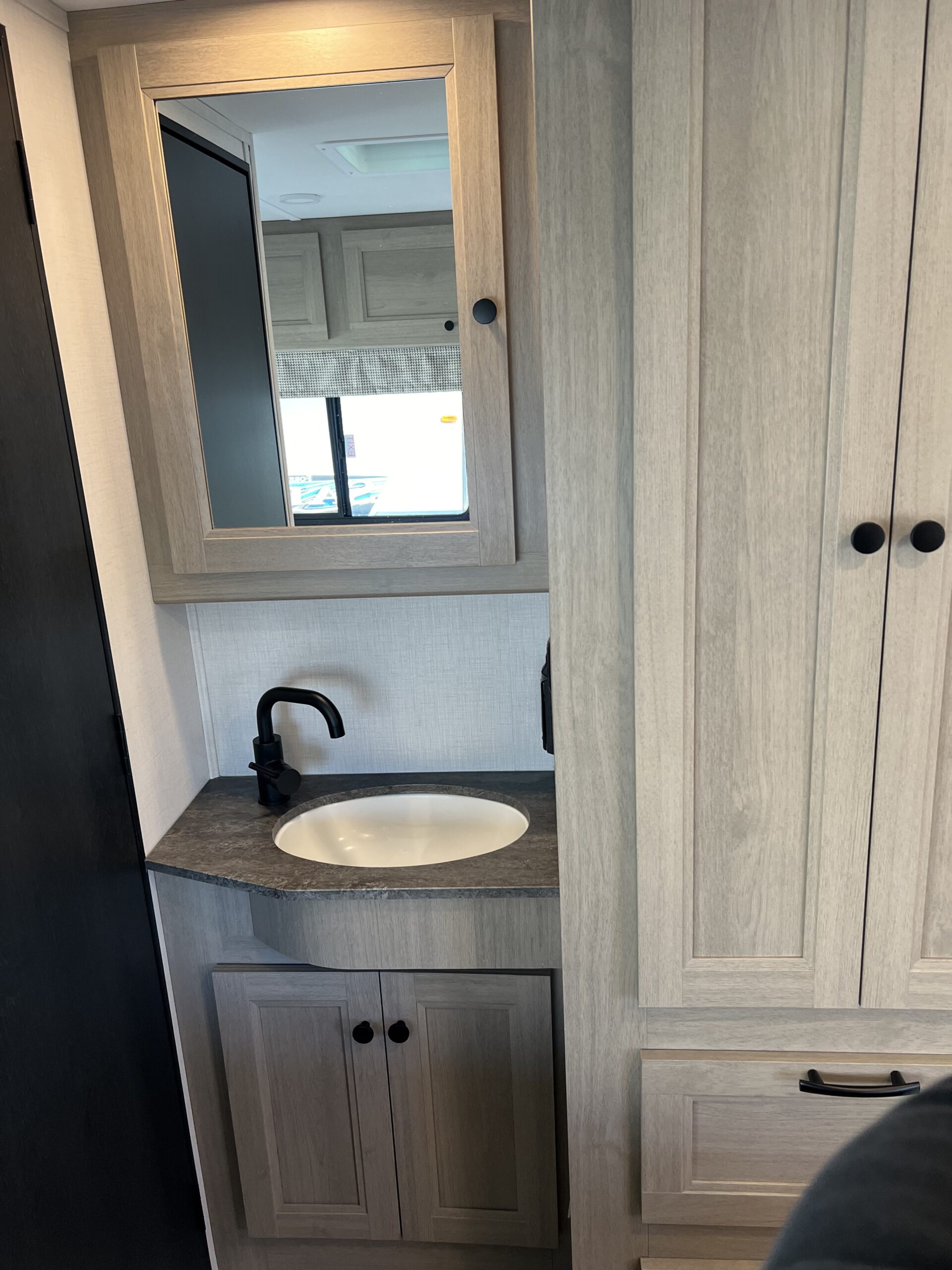 Forest River Sunseeker 2350 ( corner queen) 24′ 11S - Image 14