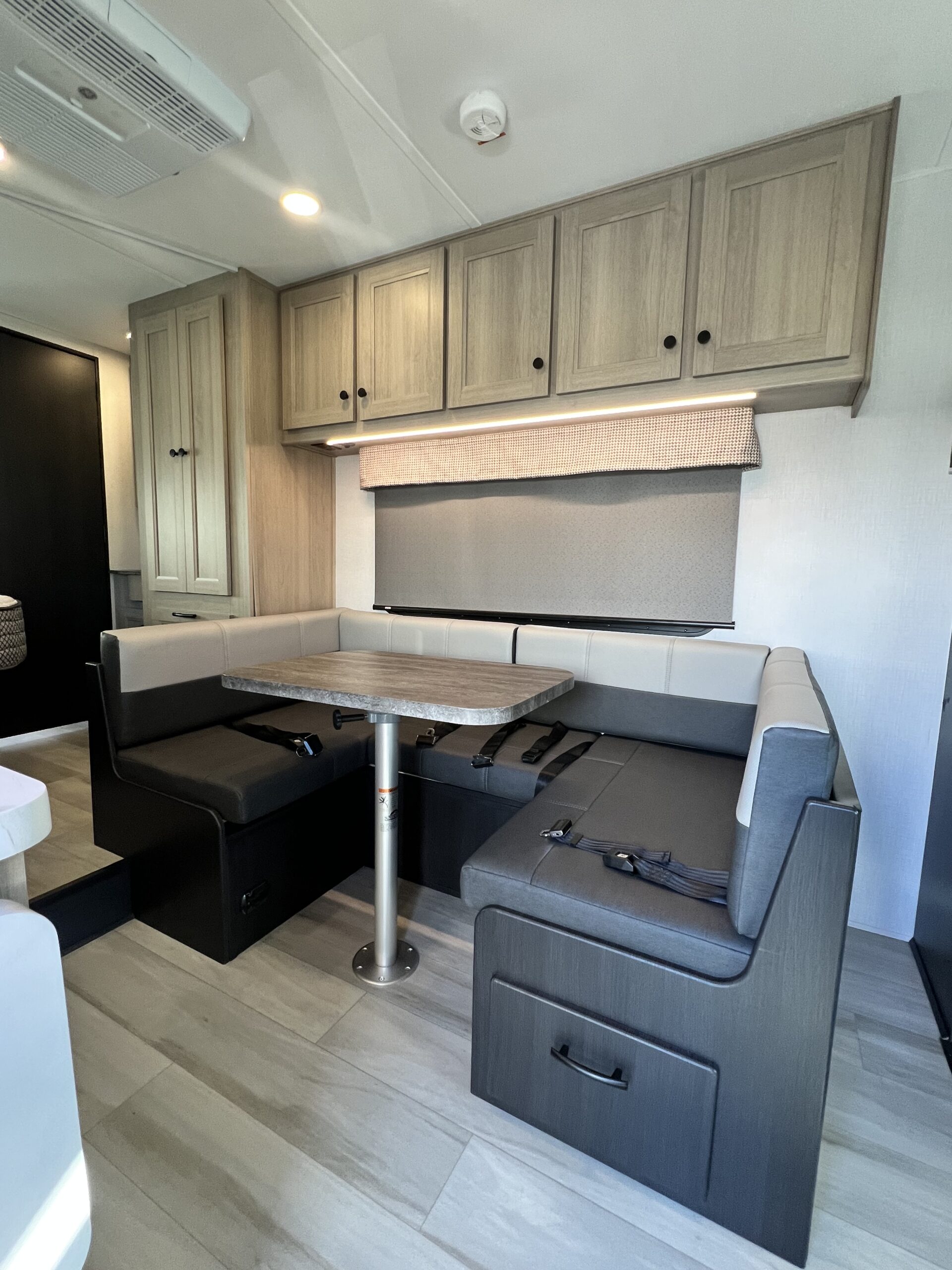 Forest River Sunseeker 2350 ( corner queen) 24′ 11S - Image 2