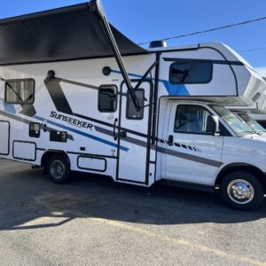 Forest River Sunseeker 2250 ( Bedroom slide) 24′ 2F