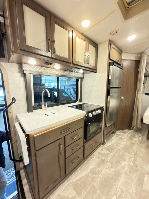 Thor Quantum Mercedes Diesel Sprinter 25' (4M) - Image 3
