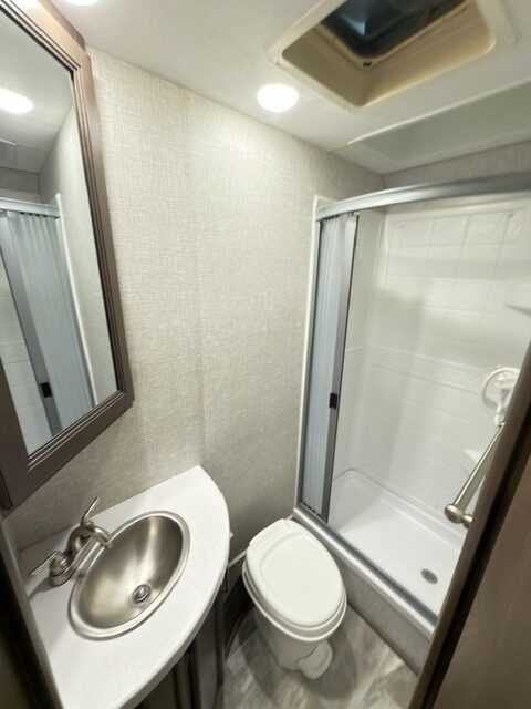 Thor Quantum Mercedes Diesel Sprinter 25' (4M) - Image 7