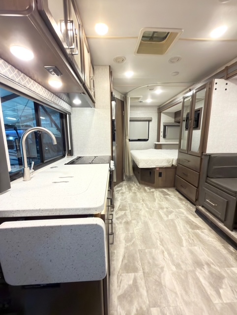 Thor Quantum Mercedes Diesel Sprinter 25' (4M) - Image 11
