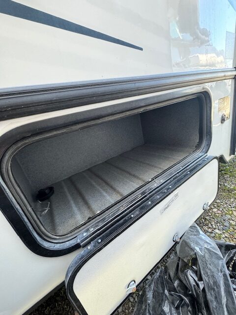 Forest River Sunseeker 2350 ( corner queen) 24′ 11S - Image 4