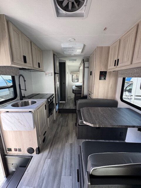 Forest River Sunseeker 2250 ( Bedroom slide) 24′ 2F - Image 13