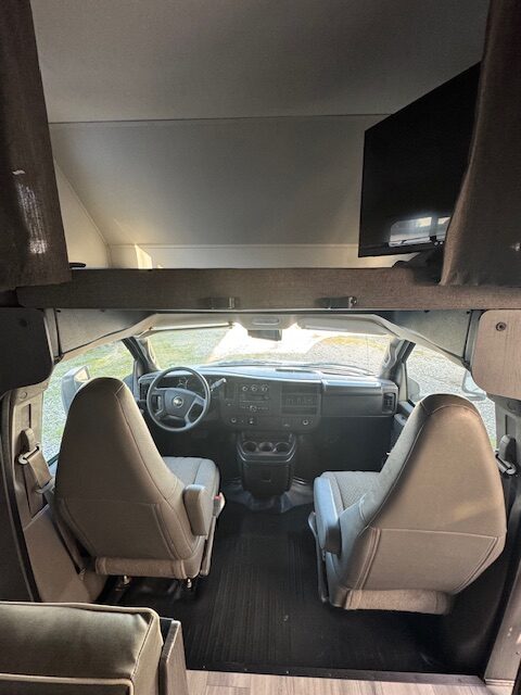 Forest River Sunseeker 2350 ( corner queen) 24′ 11S - Image 9