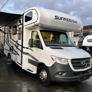 Forest River Sunseeker 2400(super slide) Mercedes Benz 24' 2M