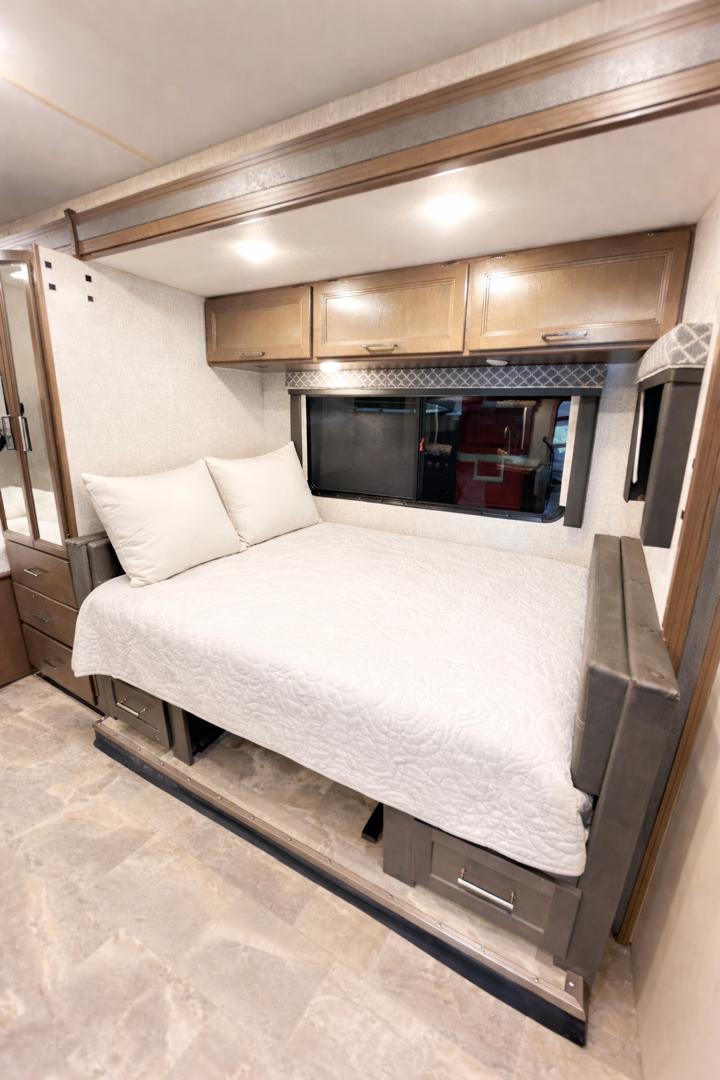 Thor Quantum Mercedes Diesel Sprinter 25' (4M) - Image 4