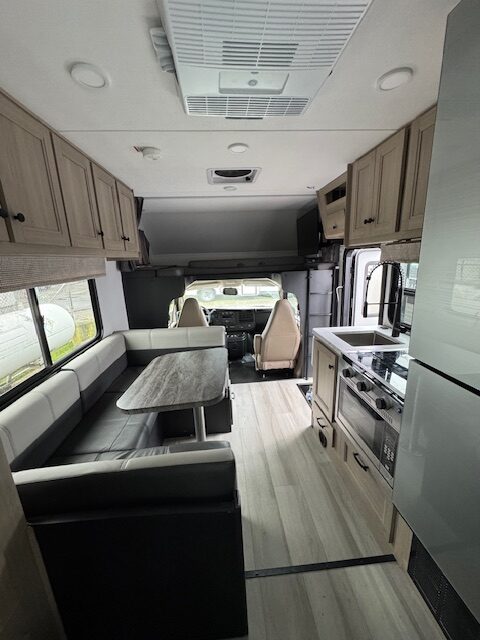 Forest River Sunseeker 2350 ( corner queen) 24′ 11S - Image 7