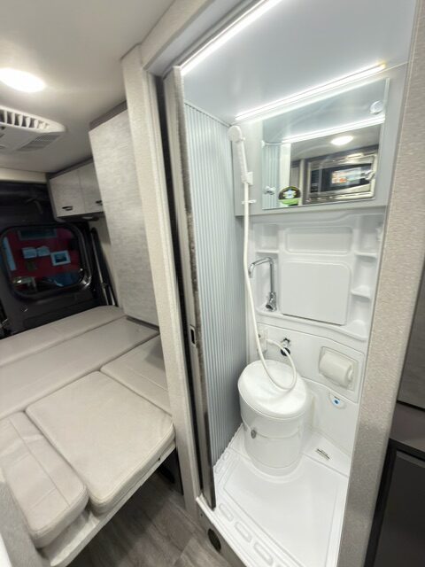 Ram Promaster 3500 Dazzle 21' 3V - Image 4