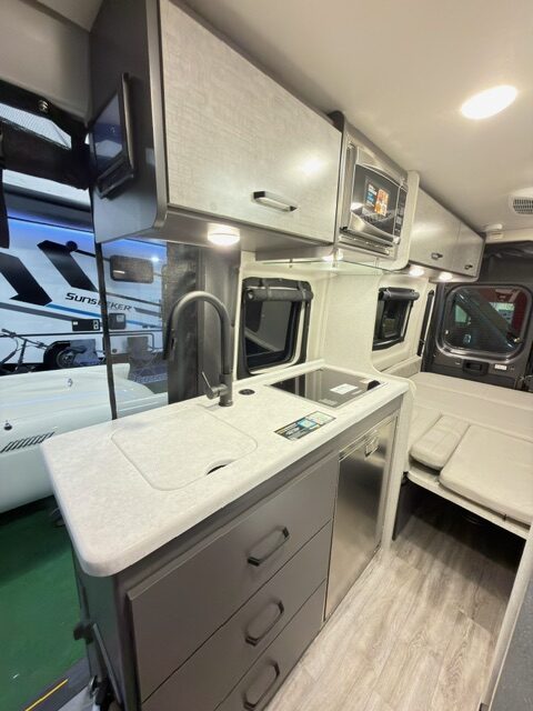Ram Promaster 3500 Dazzle 21' 3V - Image 5