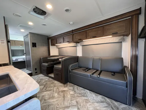 Forest River Sunseeker 2850 (super slide) 31' 31S - Image 12