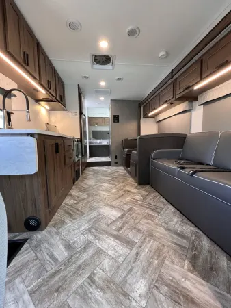 Forest River Sunseeker 2850 (super slide) 31' 31S - Image 13